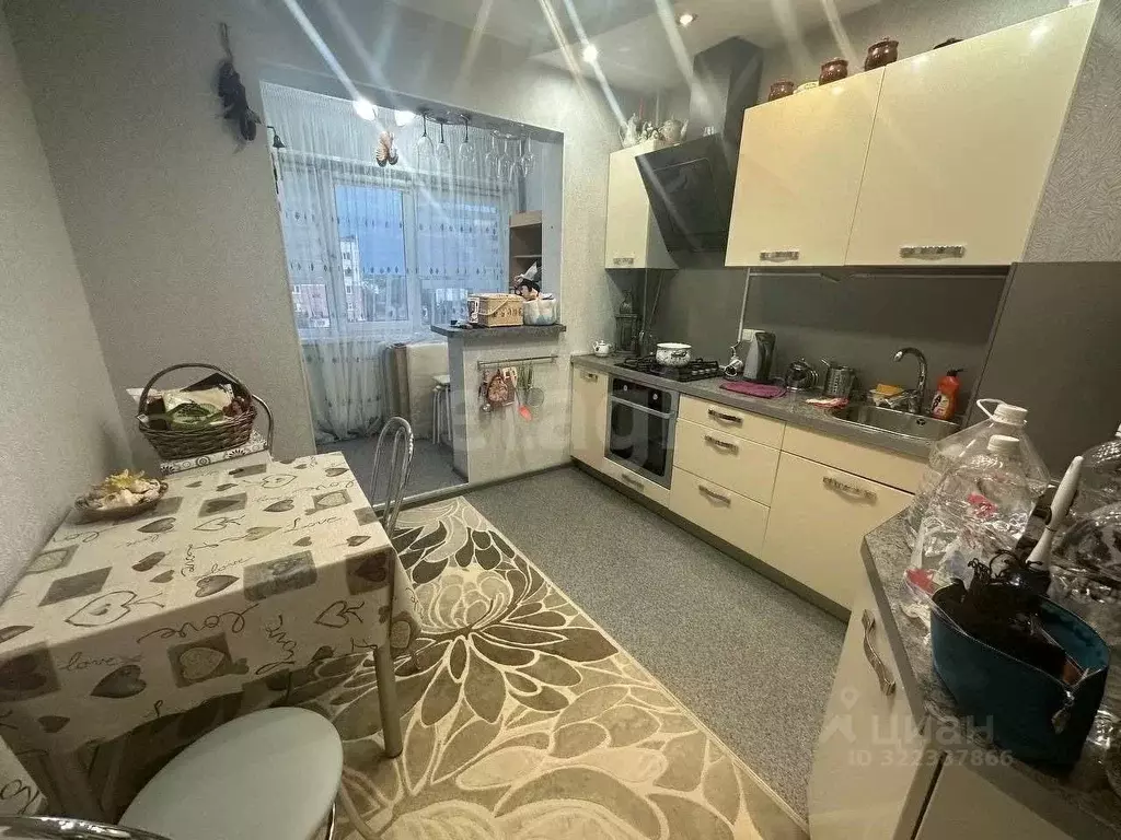 2-к кв. Ямало-Ненецкий АО, Новый Уренгой Оптимистов мкр, 4/1 (57.0 м) - Фото 1