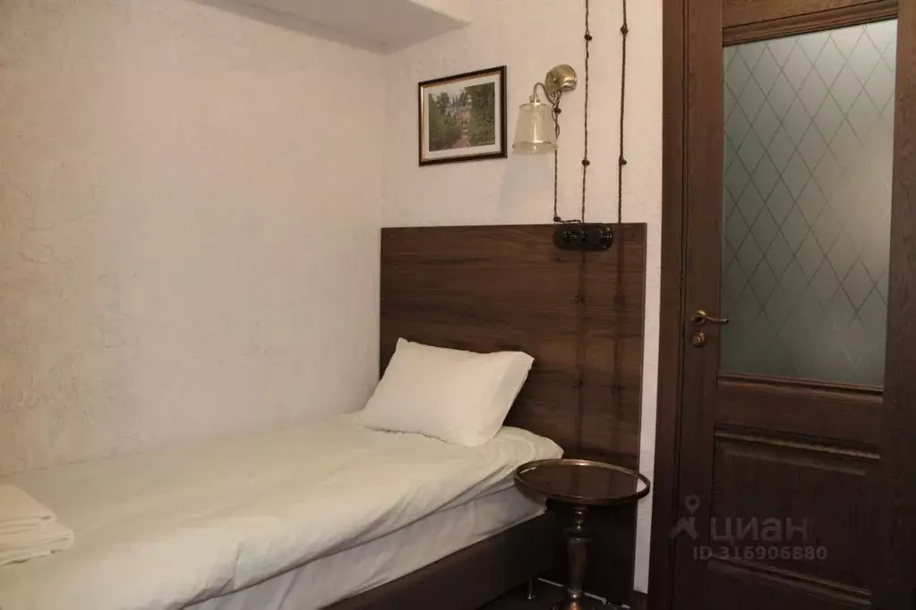2-к кв. Псковская область, Печоры Псковская ул., 1 (35.0 м) - Фото 0