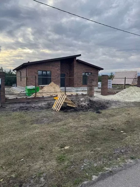 Дом в Белгородская область, Старооскольский городской округ, с. Котово ... - Фото 1