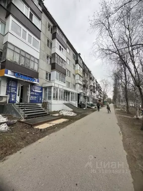 Торговая площадь в Коми, Усинск ул. Строителей, 9 (126 м) - Фото 1