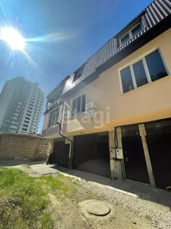 Гараж в Крым, Ялта ул. Красных Партизан, 21 (85 м) - Фото 1