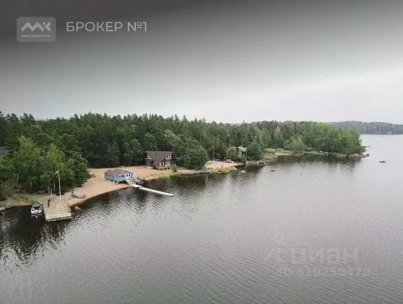 Дом в Ленинградская область, Выборгский район, Советское городское ... - Фото 1