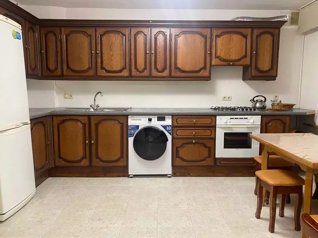 3-к кв. Краснодарский край, Сочи Гагарина мкр, ул. Красноармейская, 16 ... - Фото 0