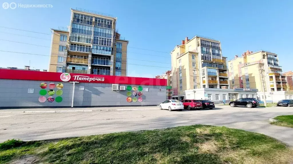 3-комнатная квартира: посёлок городского типа Медведево, улица ... - Фото 0