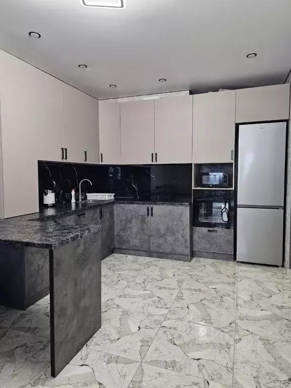 2-к кв. Краснодарский край, Краснодар Любимово мкр, 18 (77.0 м) - Фото 1