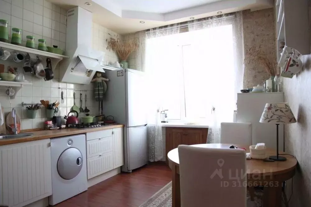 2-к кв. Омская область, Омск ул. Пушкина, 76 (55.0 м) - Фото 0