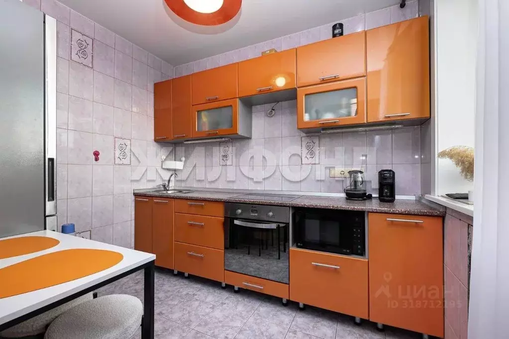 2-к кв. Новосибирская область, Новосибирск ул. Некрасова, 82 (53.5 м) - Фото 0