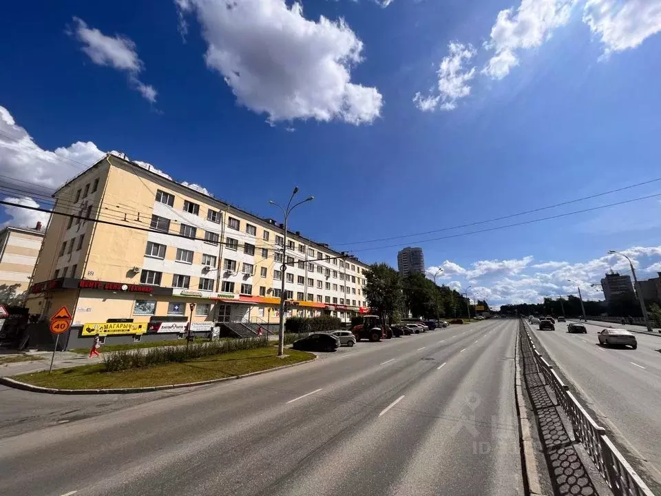 Торговая площадь в Свердловская область, Екатеринбург просп. ... - Фото 1