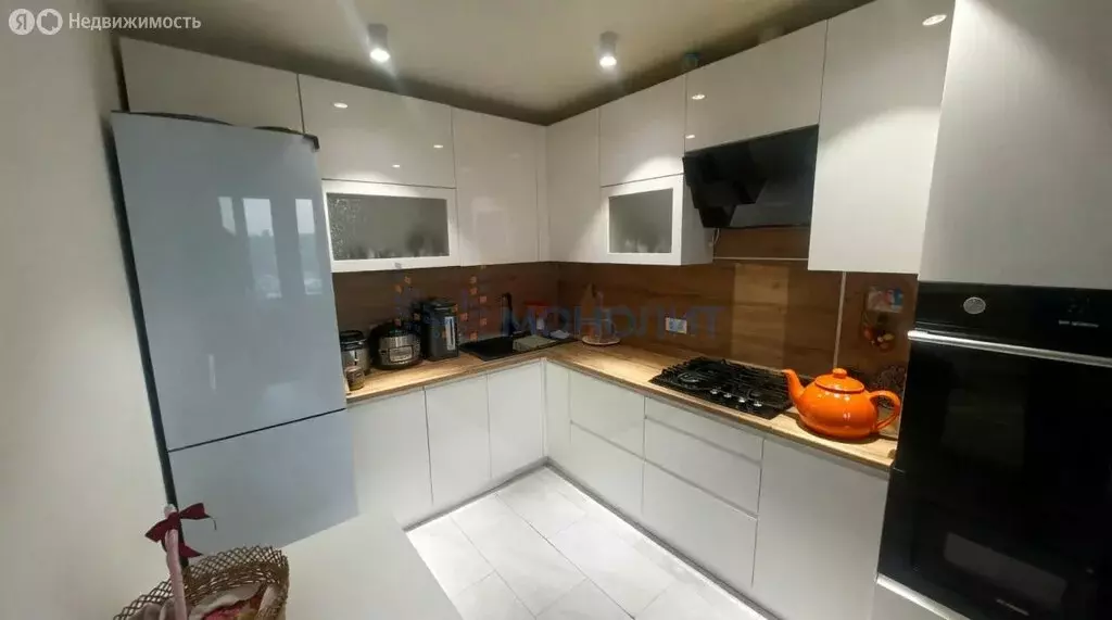 3-комнатная квартира: Чебоксары, улица Энтузиастов, 1 (86 м) - Фото 1