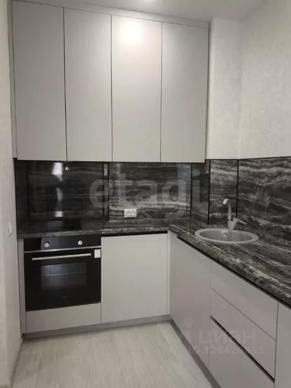 Студия Тюменская область, Тюмень ул. Тимофея Чаркова, 79к1 (33.0 м) - Фото 2