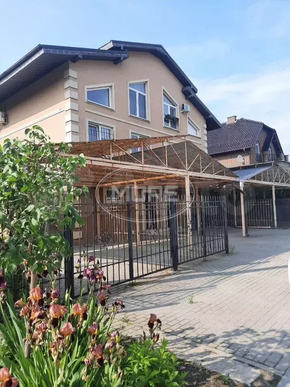 3-к. квартира, 95 м, 3/3 эт. - Фото 1