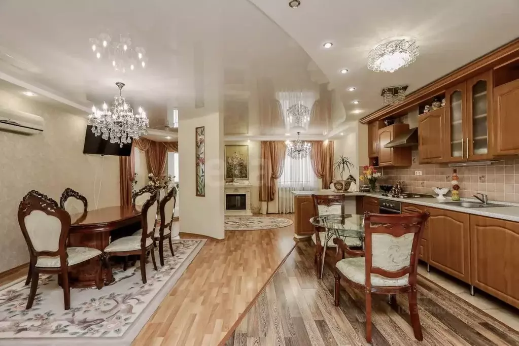 3-к кв. Удмуртия, Ижевск ул. Кирова, 104 (137.6 м) - Фото 1