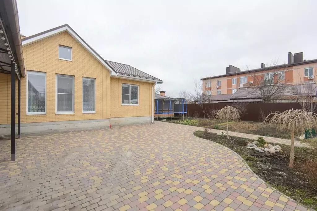 Дом в Ростовская область, Батайск ул. Комарова, 26 (100 м) - Фото 0