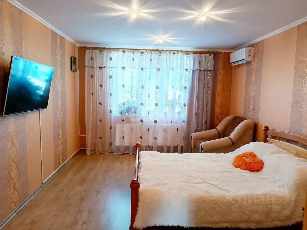 2-к кв. Крым, Сакский район, Новофедоровка пгт ул. Сердюкова (55.0 м) - Фото 1