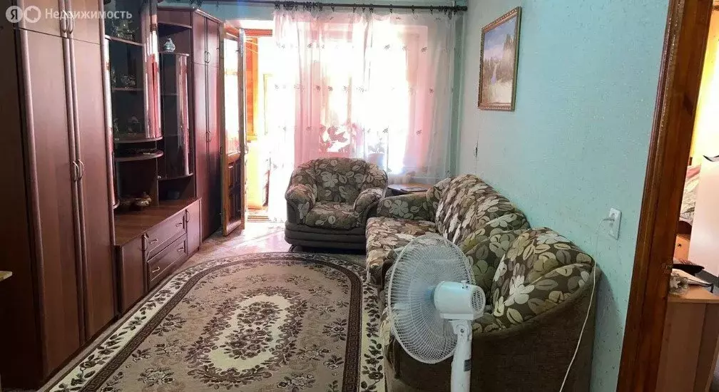 3-комнатная квартира: Каменск-Шахтинский, Коммунистический переулок, ... - Фото 2