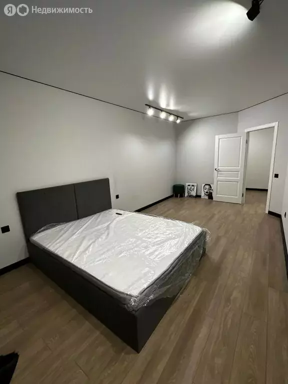 1-комнатная квартира: Тюмень, улица Котельщиков, 2 (44.8 м) - Фото 1