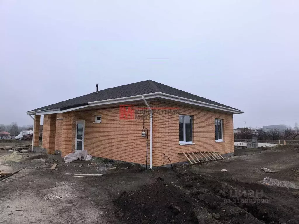 Дом в Белгородская область, Старооскольский городской округ, с. ... - Фото 1