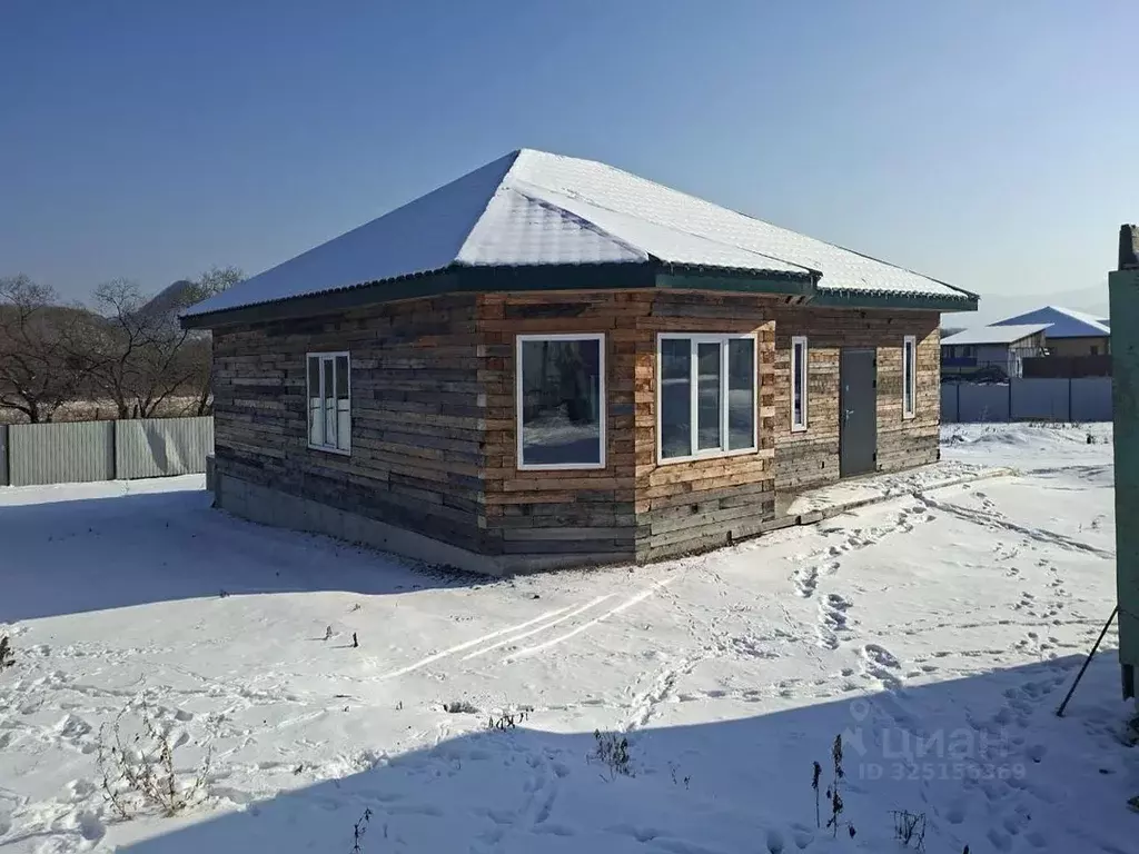 Дом в Приморский край, Партизанский муниципальный округ, с. ... - Фото 1