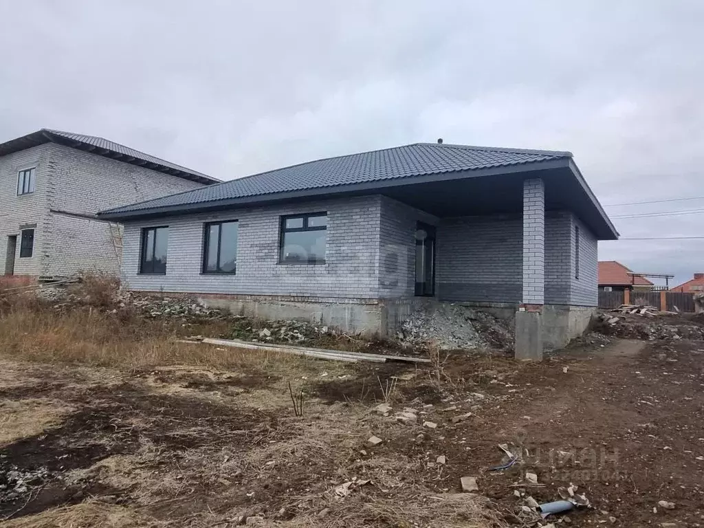 Дом в Саратовская область, с. Усть-Курдюм, 1-й мкр  (137 м) - Фото 0