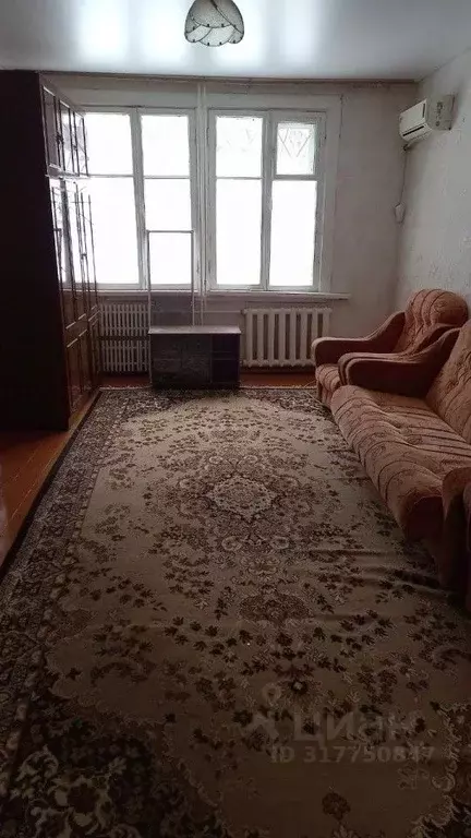 3-к кв. Оренбургская область, Медногорск ул. Максима Горького, 15 ... - Фото 0