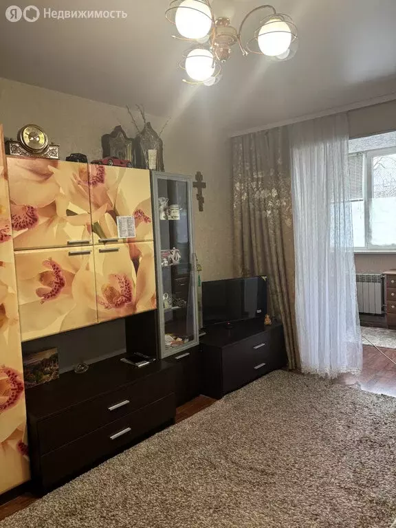 3-комнатная квартира: Астрахань, улица Ахшарумова, 4 (60.6 м) - Фото 1