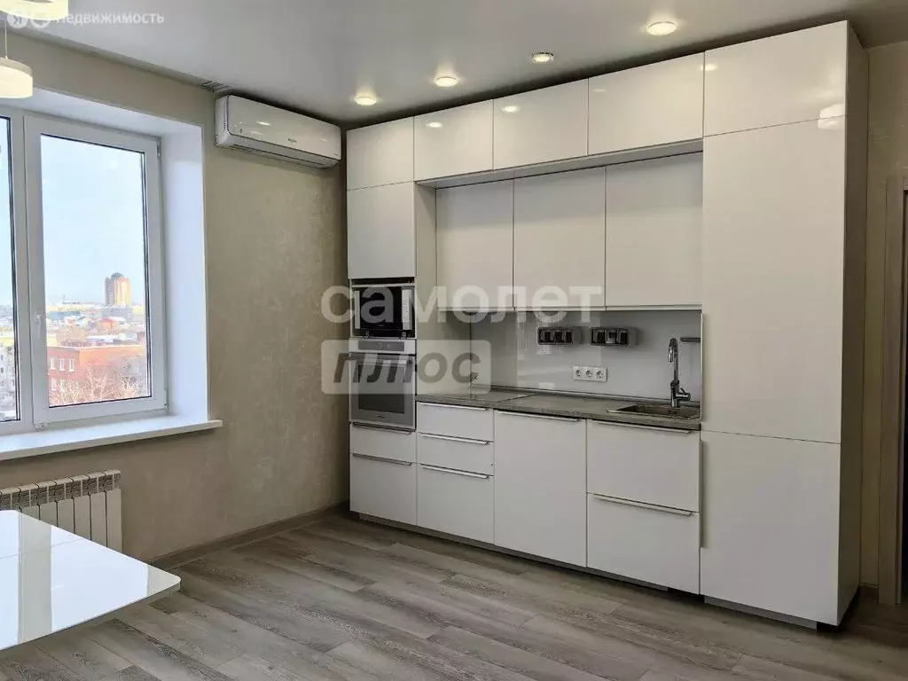 3-комнатная квартира: Омск, улица Декабристов, 116 (72 м) - Фото 0