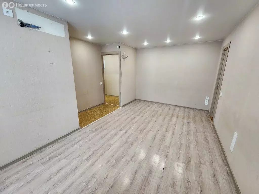 2-комнатная квартира: Великие Луки, набережная Александра Матросова, ... - Фото 2