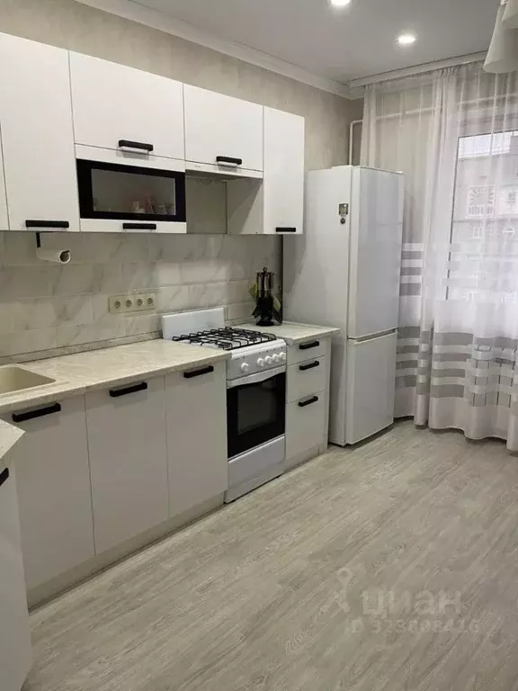 2-к кв. Астраханская область, Астрахань ул. Генерала Епишева, 19 (70.0 ... - Фото 1