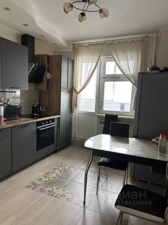 2-к кв. Саха (Якутия), Якутск ул. Рыдзинского, 24к2 (59.0 м) - Фото 0