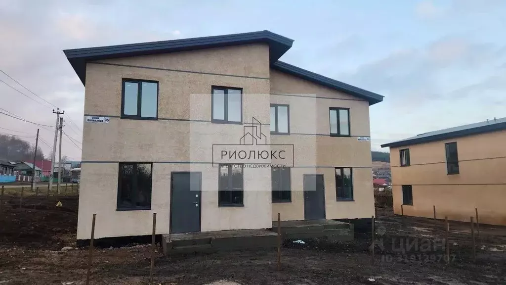 Дом в Башкортостан, Абзелиловский район, Аскаровский сельсовет, с. ... - Фото 1