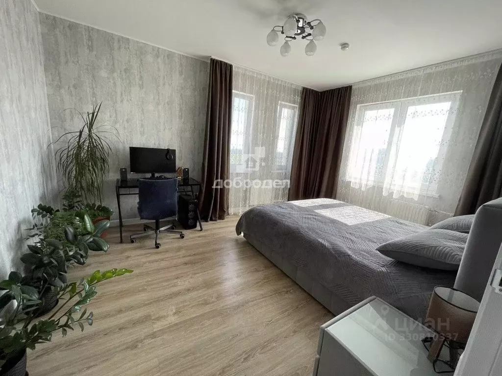 2-к кв. Свердловская область, Екатеринбург ул. Краснолесья, 74 (56.5 ... - Фото 1