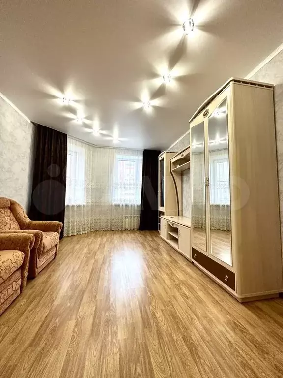 1-к. квартира, 40 м, 4/9 эт. - Фото 1