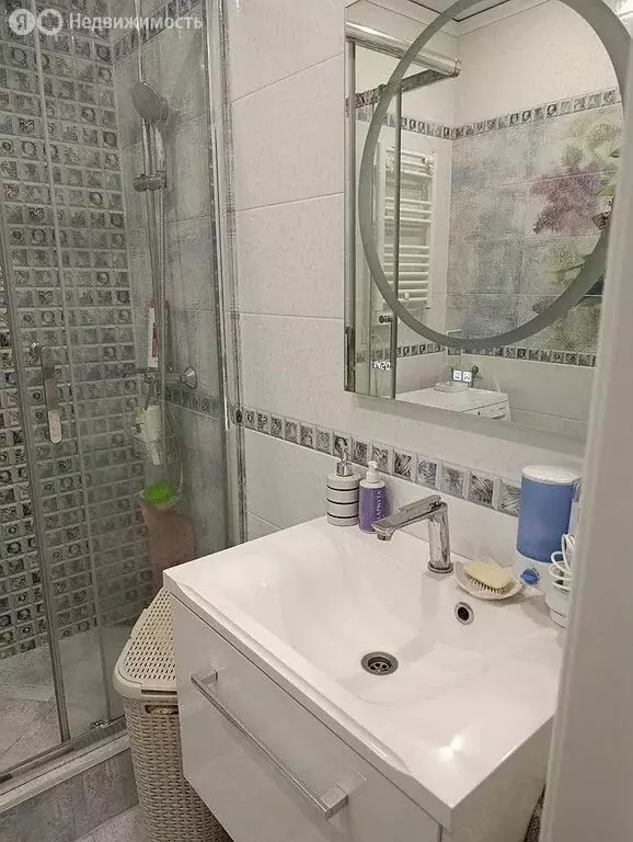 2-комнатная квартира: Тюмень, улица Парада Победы, 9 (49 м) - Фото 1