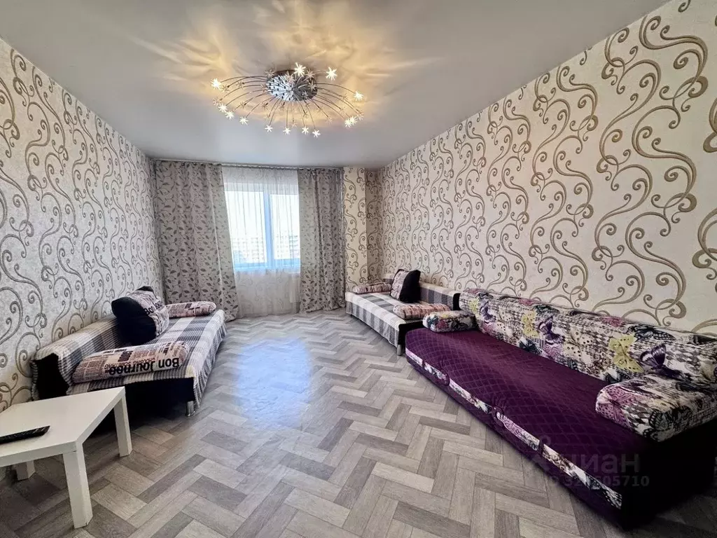 2-к кв. Хакасия, Абакан ул. Кирова, 120А (70.0 м) - Фото 1