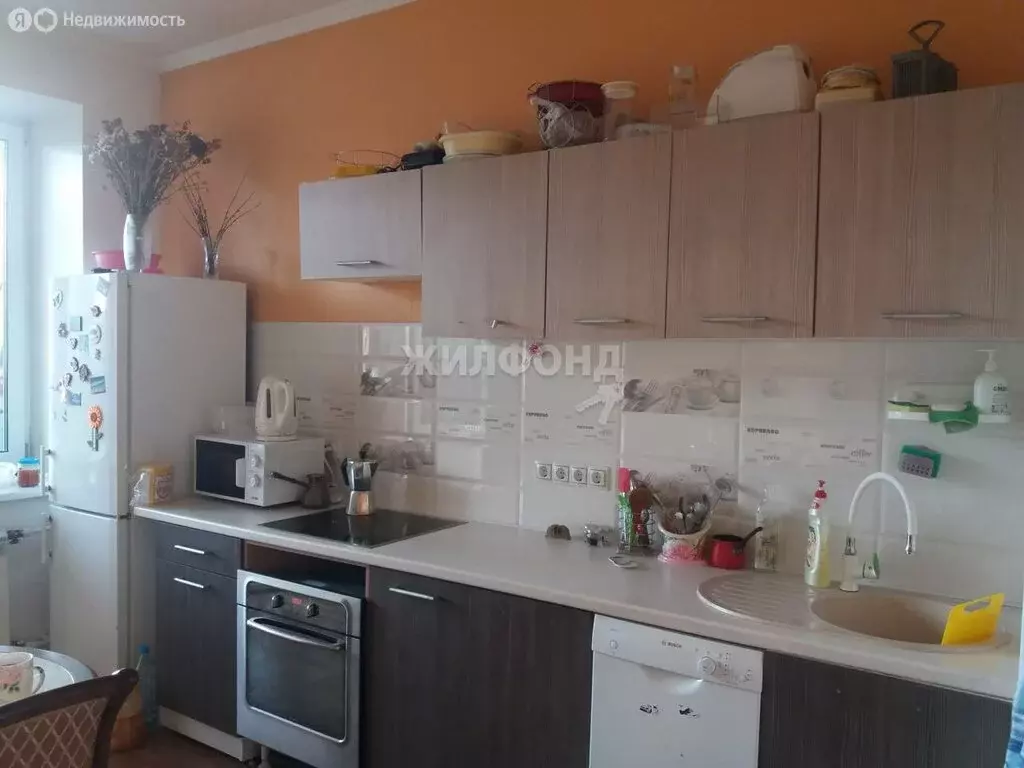 Квартира-студия: Абакан, улица Чехова, 95к1 (64 м) - Фото 1