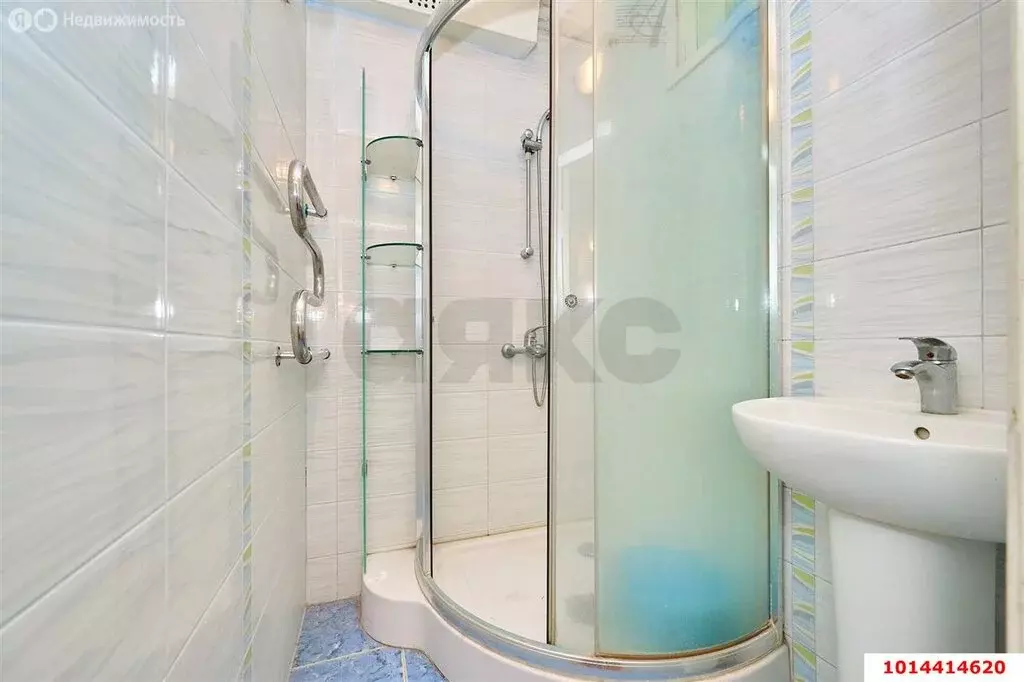 3-комнатная квартира: Краснодар, улица имени Дзержинского, 133 (69 м) - Фото 0