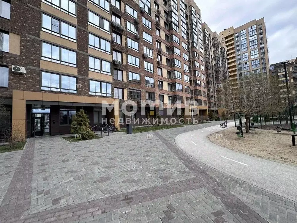 1-к кв. Тюменская область, Тюмень ул. Фармана Салманова, 12 (40.0 м) - Фото 1