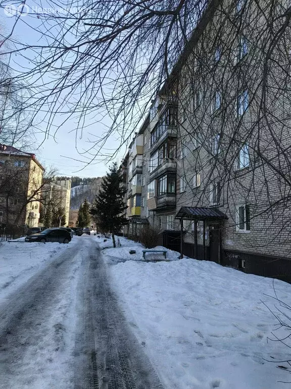 3-комнатная квартира: Горно-Алтайск, улица Григория Чорос-Гуркина, 34 ... - Фото 1