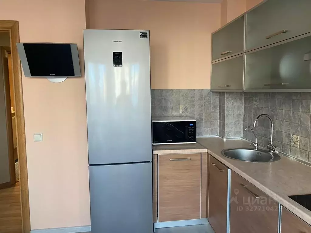 3-к кв. Свердловская область, Екатеринбург ул. Авиационная, 48А (84.6 ... - Фото 2