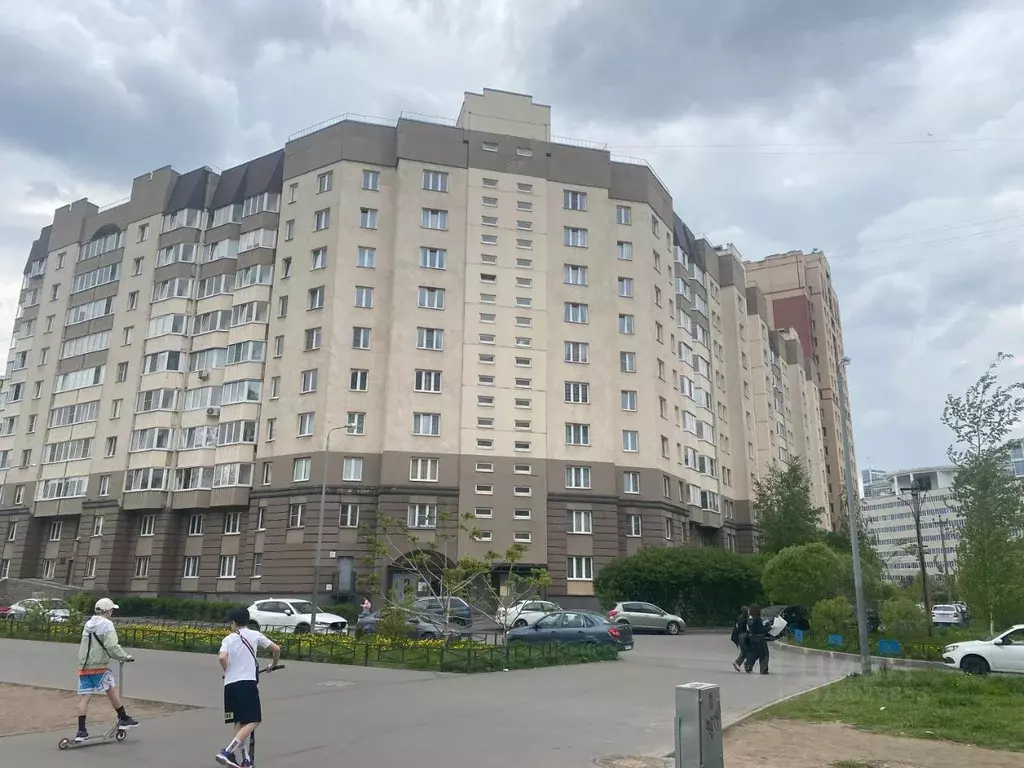 3-к кв. Санкт-Петербург ул. Оптиков, 52к2 (95.5 м) - Фото 0