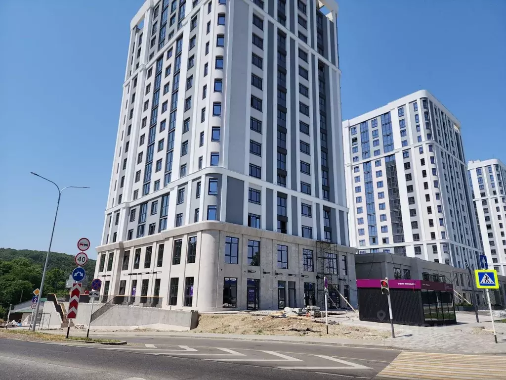 3-к кв. Адыгея, Майкоп ул. Гагарина, 1 (92.3 м) - Фото 1