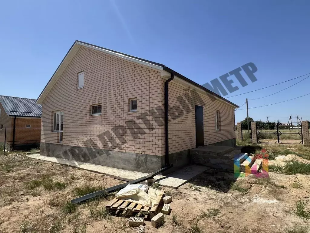 Дом в Калмыкия, Элиста пер. Уланэргинский, 3 (120 м) - Фото 1