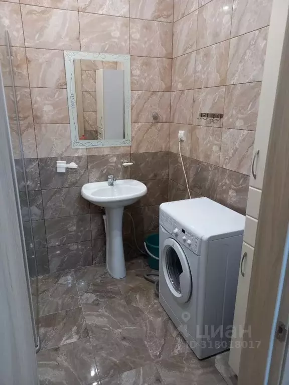 2-к кв. Ханты-Мансийский АО, Югорск ул. Родниковая, 3 (100.0 м) - Фото 0