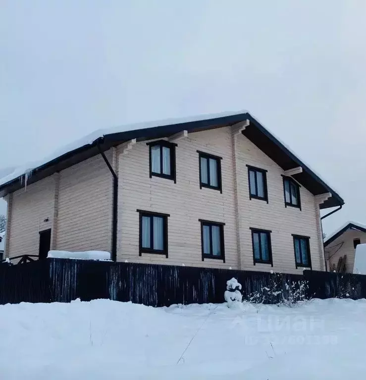 Дом в Алтай, Майминский район, Манжерокское с/пос, с. Озерное ул. ... - Фото 1