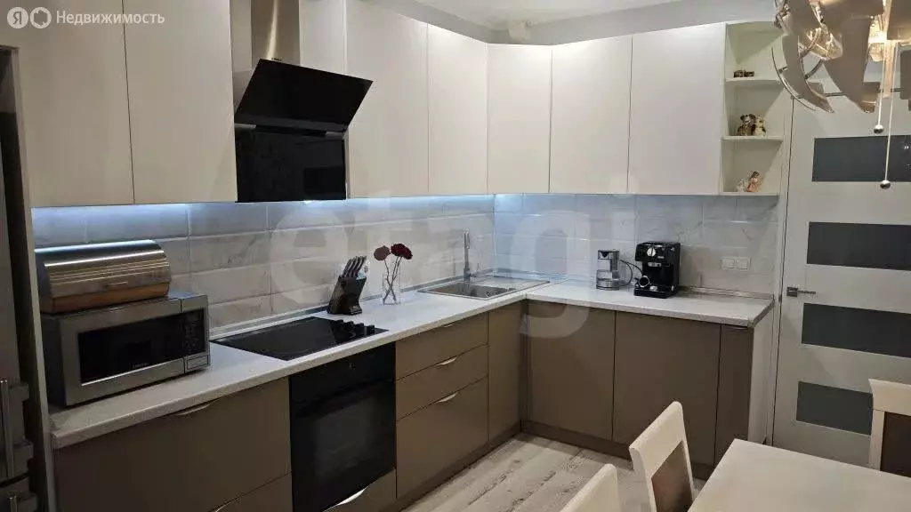 2-комнатная квартира: Мирное, улица Крымской Весны, 1к2 (59 м) - Фото 1