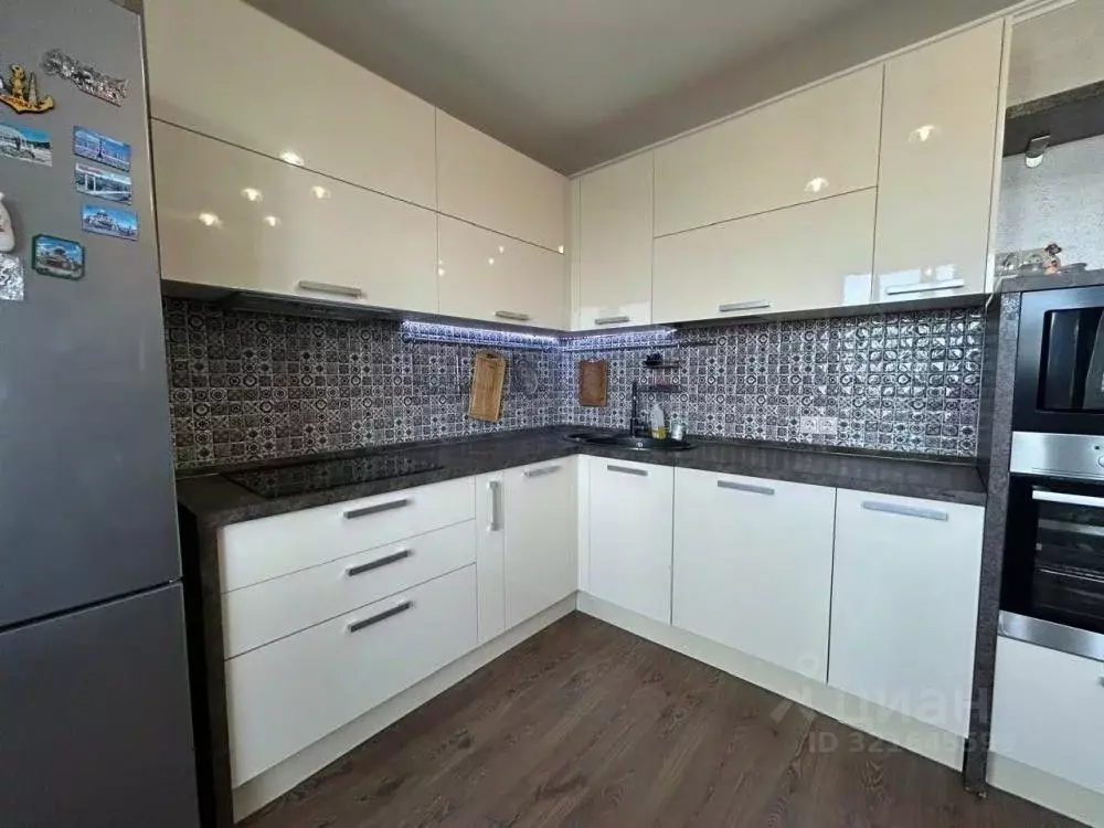 2-к кв. Омская область, Омск ул. 6-я Линия, 180 (60.6 м) - Фото 2