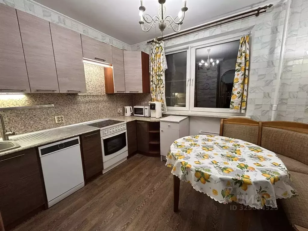 3-к кв. Московская область, Химки Молодежная ул., 1 (73.0 м) - Фото 0