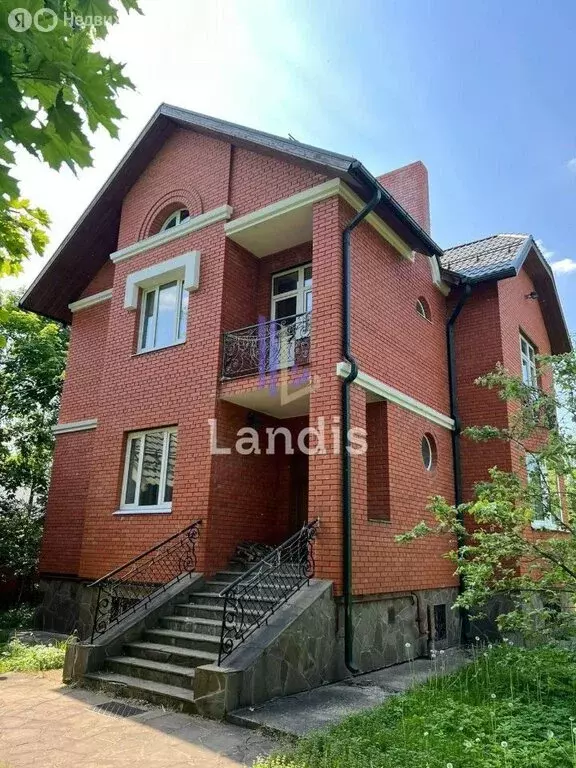 Дом в село Успенское, Учительская улица, 36 (250 м) - Фото 1