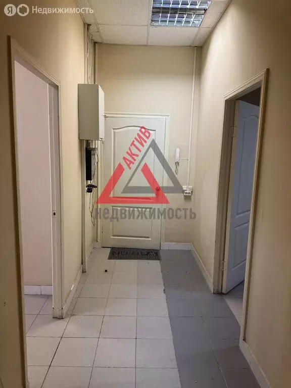 3-комнатная квартира: Каменск-Уральский, улица Строителей, 10 (81.8 м) - Фото 1