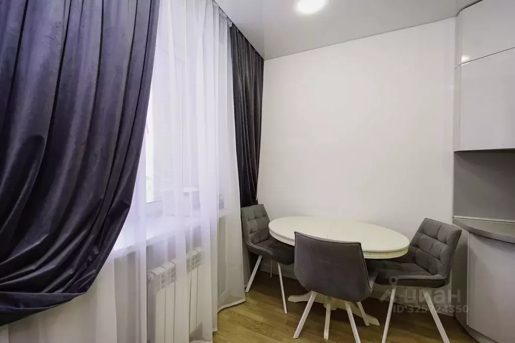 2-к кв. Омская область, Омск Звездная ул., 12 (61.0 м) - Фото 0